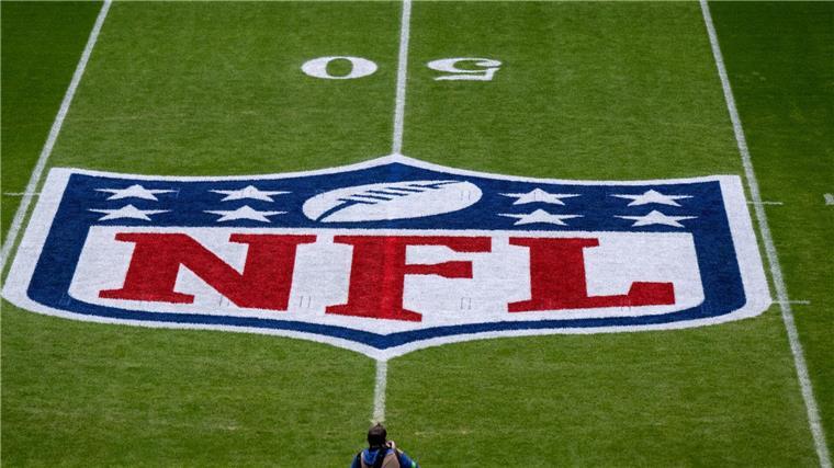 Nächster Deutscher in die NFL: Mang wechselt zu den Colts Der deutsche Footballspieler Maximilian Mang wechselt zu den Indianapolis Colts in die NFL.