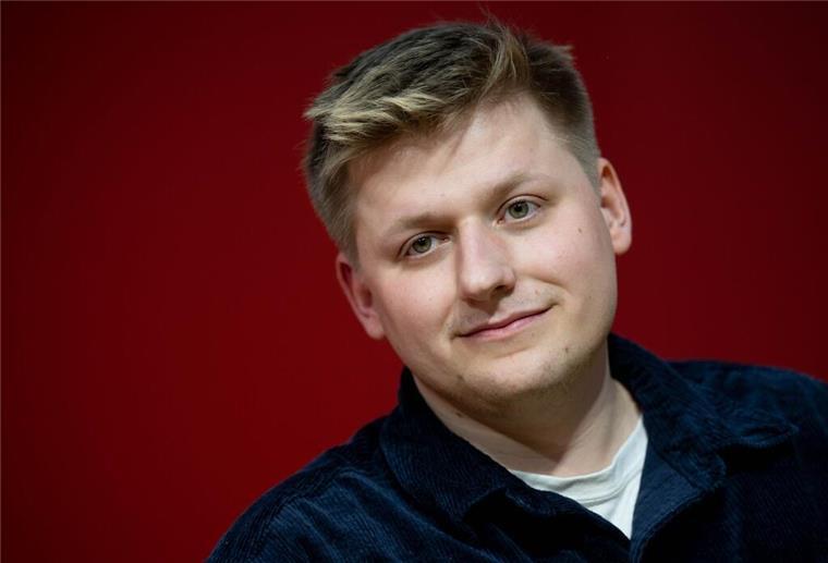 Posts zu Attentat auf Trump - Prozess gegen „El Hotzo“ Der deutsche Satiriker Sebastian Hotz geriet vor einem Jahr mit Posts zum Attentat auf Trump in die Schlagzeilen. (Archivbild)