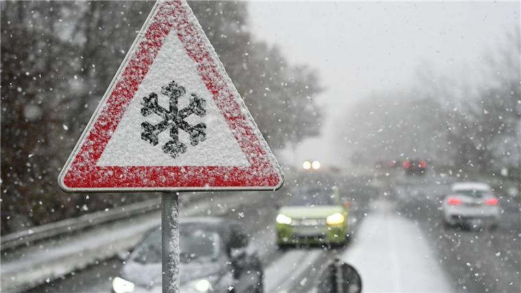Warmfront sorgt für brisante Wetterlage in Niedersachsen und Bremen Der Deutsche Wetterdienst warnt in Niedersachsen und Bremen vor einer brisanten Wetterlage mit Glatteis. (Symbolbild)