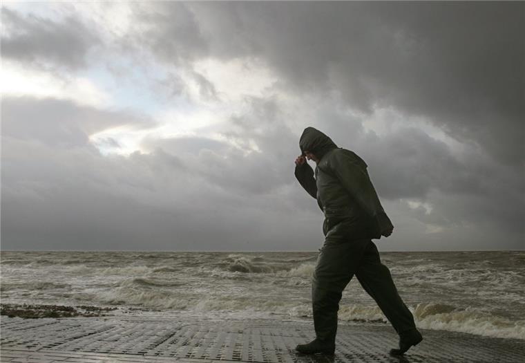 Wetterdienst warnt vor viel Schnee und Sturmböen in Bremerhaven und umzu Der Deutsche Wetterdienst warnt vor heftigem Schneefall und starken Windböen in Bremerhaven und umzu.