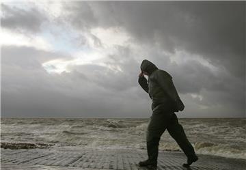 Der Deutsche Wetterdienst warnt vor heftigem Schneefall und starken Windböen in Bremerhaven und umzu. 