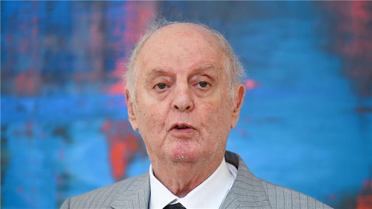 Barenboim verurteilt Hamas-Angriff aufs Schärfste Der Dirigent und Pianist Daniel Barenboim setzt sich seit vielen Jahren für Verständigung im Nahen Osten ein.