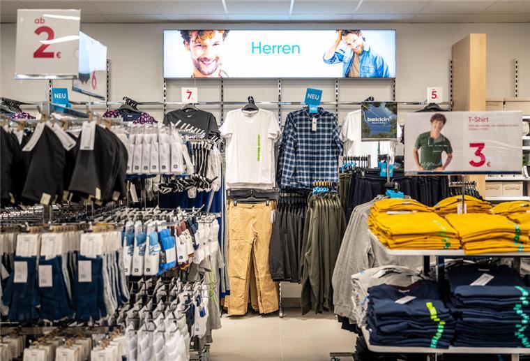 Nach Pfennigpfeiffer-Aus: Beliebter Discounter meldet Insolvenz an Die Waren in der der neuen Pepco-Filiale sind eingeräumt. Der Discounter Pepco hat erst 2022 die ersten Filialen in Deutschland eröffnet. Nun steckt die Pepco Germany GmbH in finanziellen Schwierigkeiten.