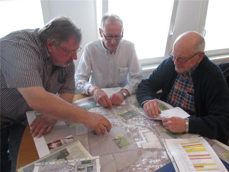 Der Dorfentwicklungsplan von 2007 ist für die Weddewarder längst nicht vom Tisch (von links): Heiko Eggers, Ulf Jacobsen und Wilfried Köver von der Bürgergemeinschaft treiben die Pläne voran. 