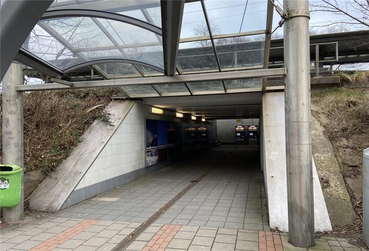 Bahnhof Lehe: Wann wird die Station wieder richtig einladend? Der dunkle Tunnel am Leher Bahnhof ist nicht gerade einladend.