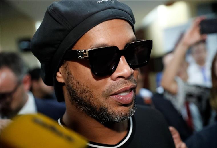 Ex-Fußballer Ronaldinho macht Musik mit Rap-Gruppe Der ehemalige brasilianische Fussballer Ronaldinho will noch in diesem Jahr ein halbes Dutzend weitere Songs herausbringen.