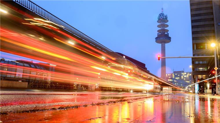 Maroder „Telemoritz“: Mehr Zeit für Überlegung zu Sanierung Der ehemalige Fernsehturm „Telemoritz“ (auch „VW-Tower“) steht an der Raschplatzhochstraße.