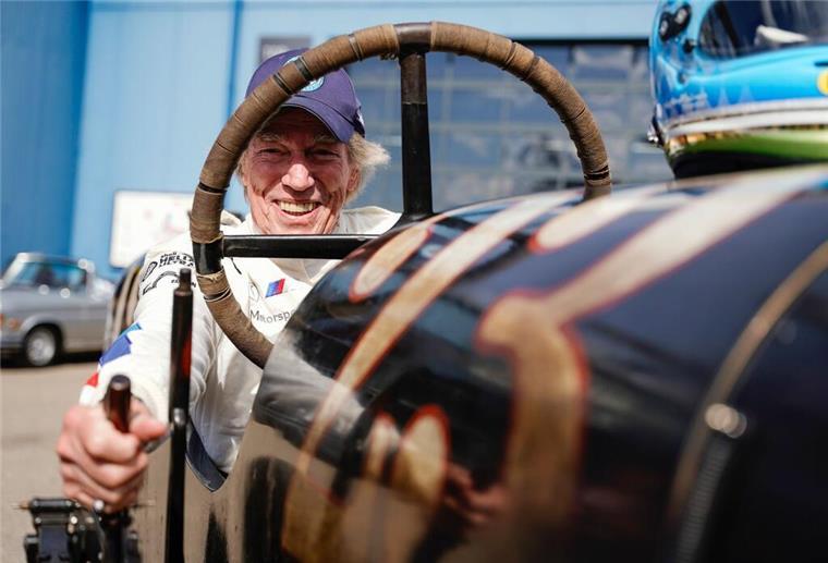 Warum Leopold Prinz von Bayern einen Chauffeur bestach Der ehemalige Rennfahrer Leopold Prinz von Bayern sitzt gern am Steuer.
