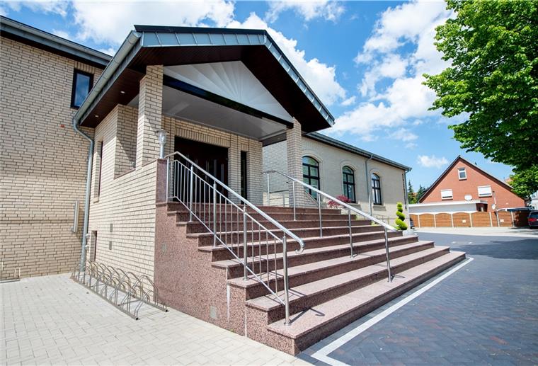 Der Eingang zum Gemeindehaus der freikirchlichen Gemeinde im Ortsteil Schierholz.