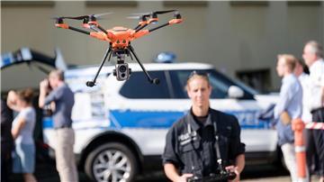 Der Einsatz von Drohnen gehört für die Polizei Niedersachsen mittlerweile zum Alltag. (Archivbild)