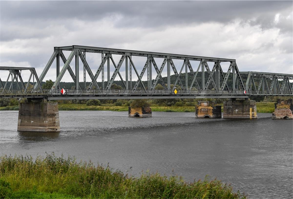 Der entstandene Schaden an Brücke und Schiff wurde auf mehr als 20.000 Euro geschätzt. (Symbolbild)