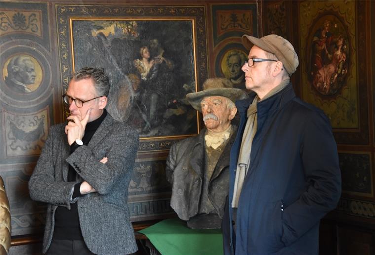 Kulturelle Rundreise durchs Cuxland begeistert Museumsexperten Der Erste Kreisrat Friedhelm Ottens (links) und Dr. Thomas Overdick, Geschäftsführer des Museumsverbandes Niedersachsen und Bremen, im Allmershaus.