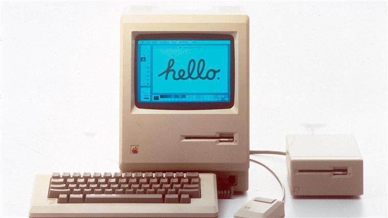 Vor 40 Jahren: Apple Macintosh revolutioniert den PC-Markt Der erste Mac. Er wurde vor 40 Jahren - am 24. Januar 1984 - von Apple-Mitbegründer Steve Jobs in Cupertino der Öffentlichkeit vorgestellt.