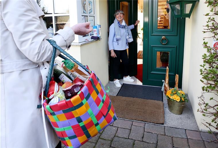 Kirchenkreis Bremerhaven hilft Älteren und Kranken Der evangelisch-lutherische Kirchenkreis Bremerhaven sorgt dafür, dass hilfebedürftigen Senioren Einkäufe nach Hause gebracht werden.
