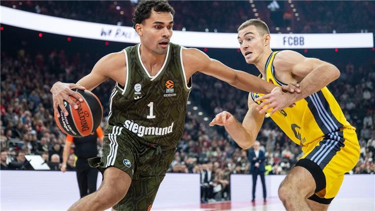 Bayern München lässt Alba Berlin keine Chance Der Ex-Berliner Oscar da Silva im Duell mit Albas Ziga Samar