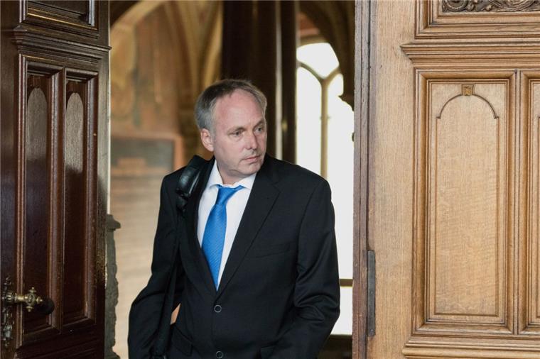 Beluga-Prozess in Bremen: Ex-Reeder Niels Stolberg muss ins Gefängnis Der Ex-Reeder Niels Stolberg muss wegen mehrfachen Betrugs und Untreue in Haft.