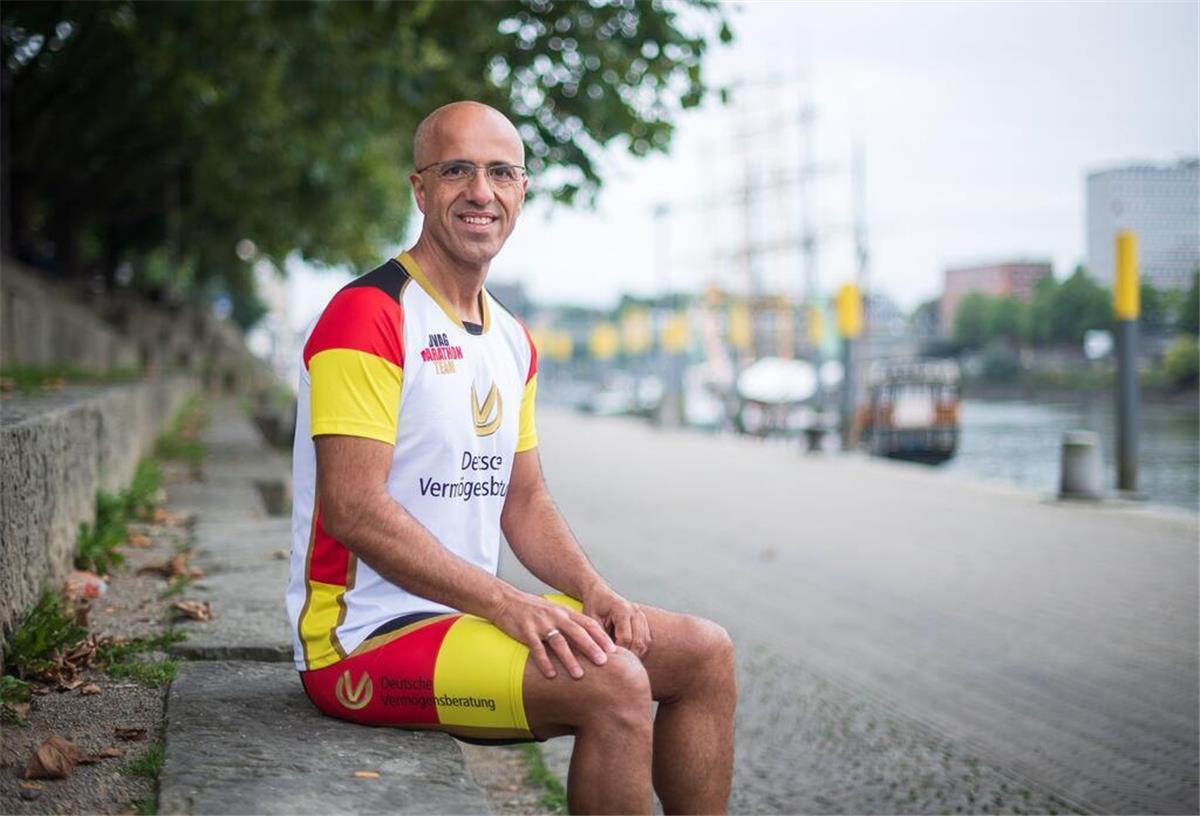 Kuriose Idee: Extremsportler will Strecke beim Bremer Marathon rückwärts hüpfen Der Extremsportler Emin da Silva aus Bremen will die Marathon-Teilstrecke am Sonntag rückwärts hüpfen.