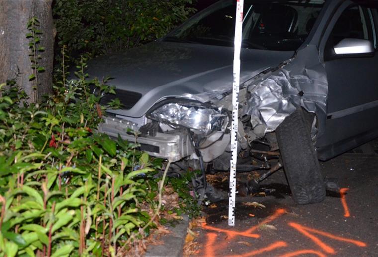Bremerhaven: Betrunkener Raser (42) kracht in Lieferwagen Der Fahrer des Autos war betrunken, teilte die Polizei mit.