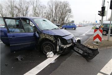 Der Fahrer des Renaults hatte dem Lastwagenfahrer an der Kreuzung die Vorfahrt genommen.