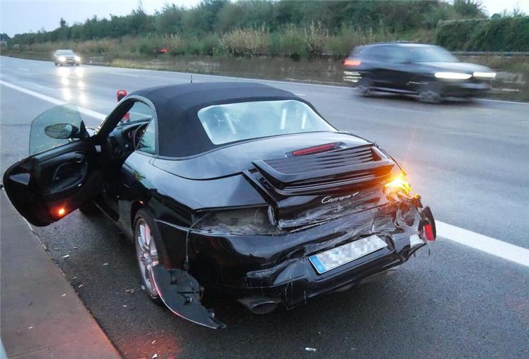 Der Fahrer dieses Wagens wurde glücklicherweise nur leicht verletzt.