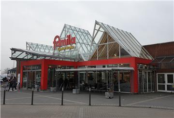 Der Famila-Markt in Brake war am Donnerstag Ziel einer Attacke mit einer gefährlichen chemischen Flüssigkeit.