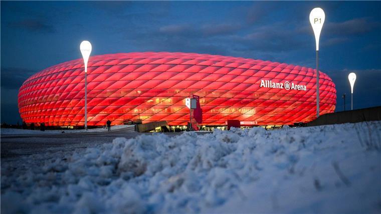 FC Bayern mit Neuer gegen Augsburg Der FC Bayern empfängt de FC Augsburg.