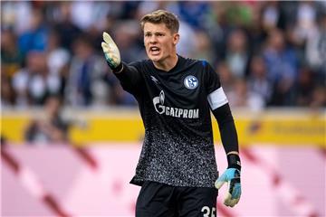 Der FC Bayern schnappt Schalke mal wieder die Nummer 1 weg. Wie schon Manuel Neuer 2011 wechselt Alexander Nübel im Sommer nach München. Der ehemalige U21-Nationaltorwart stellt sich dem Konkurrenzkampf mit dem Nationalhüter.