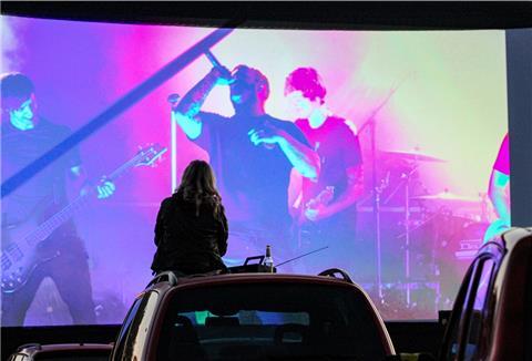 Der Festival-Sommer ist Corona-bedingt ins Wasser gefallen. In Tarmstedt hat der Verein "Rock den Lukas" sein Konzert deshalb ins oder aufs Auto verlegt.