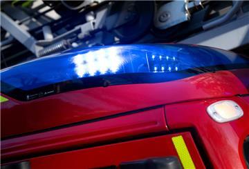 Der Feuerwehr wurde eine brennende Wohnung in der Boschstraße gemeldet. Hierbei handelte es sich aber nur um einen Deko-Artikel im Hausflur, der starken Rauch verursachte. 