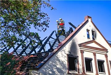 Der Feuerwehreinsatz in der Lange Straße läuft aktuell noch.