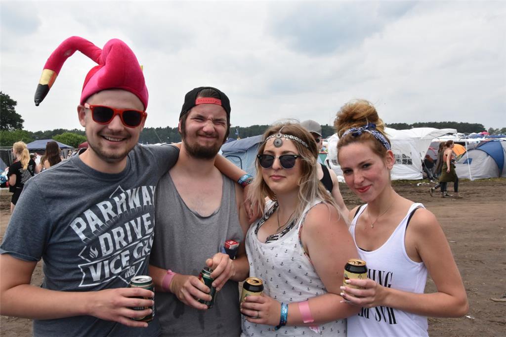 Der Flamingo zieht die Blicke an.
