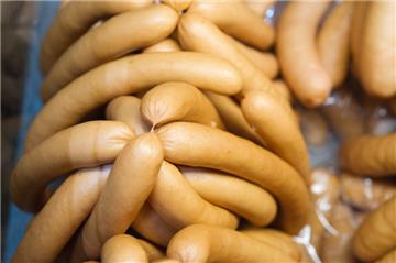 Der Fleischlieferant Fley bei Oldenburg hat seine Produktion wegen Schaben gestoppt. 