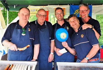 Der Förderverein des Lions-Clubs Langen-Pipinburg ist auch wiedermit einem Stand beim Bahnsteigfest vertreten.