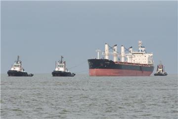 Der Frachter "Allegra" wurde antriebslos nach Bremerhaven geschleppt. 