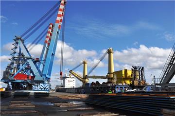 Der Frachter "Jumbo Jubilee" soll am Wochenende bei Steelwind in Blexen beladen werden.