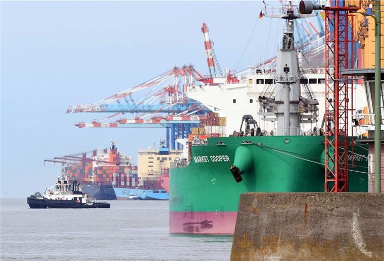 Corona-Fälle auf einem Frachter in Bremerhaven Der Frachter „Market Cooper“ wurde mit einem Auslauf-Verbot belegt – wie lange es gilt, ist noch fraglich.