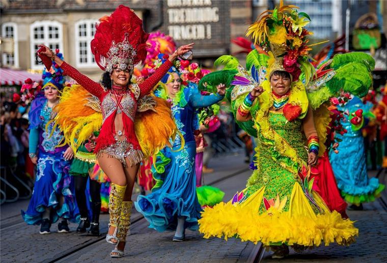 Der Freimarktsumzug zieht durch die Innenstadt.