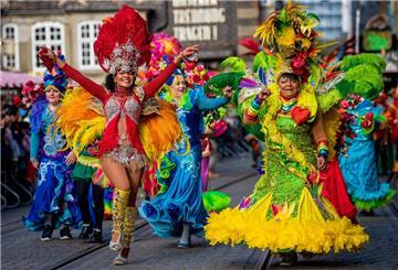 Der Freimarktsumzug zieht durch die Innenstadt.