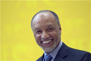 Der frühere FIFA-Vizepräsident Mohamed Bin Hammam hat einem Medienbericht zufolge den Erhalt von 6,7 Millionen Euro im Zuge der Affäre um die Fußball-WM 2006 in Deutschland bestätigt. 