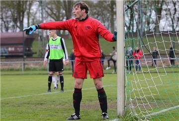 Der frühere Landesliga-Torhüter Mike Strahlmann ist immer noch relativ ehrgeizig. Dieses Bild stammt aus dem Jahr 2017 als Schlussmann des ESV Nordenham.