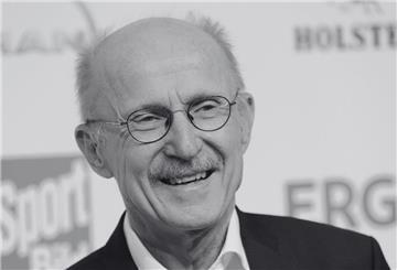  Willi Lemke, ehemaliger UN-Sonderberater für Sport, kommt zur Verleihung des "Sport Bild Award 2018". 