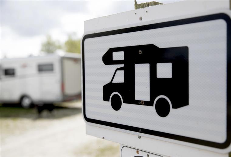 Wohnmobile und Caravans gefragt wie nie: Positive Bilanz für 2024 ARCHIV - Zum Themendienst-Bericht vom 13. Mai 2020: Nach den Lockerungen der Corona-Beschränkungen kann die Campingsaison wieder starten - höchste Zeit, das Wohnmobil fit zu machen. Foto: Florian Schuh/dpa-tmn - Honorarfrei nur für Bezieher des dpa-Themendienstes +++ dpa-Themendienst +++ | Verwendung weltweit