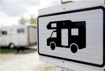 ARCHIV - Zum Themendienst-Bericht vom 13. Mai 2020: Nach den Lockerungen der Corona-Beschränkungen kann die Campingsaison wieder starten - höchste Zeit, das Wohnmobil fit zu machen. Foto: Florian Schuh/dpa-tmn - Honorarfrei nur für Bezieher des dpa-Themendienstes +++ dpa-Themendienst +++ | Verwendung weltweit