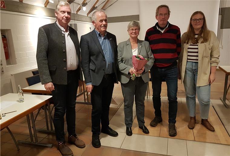 Der fünfköpfige Ortsrat von Wremen (von links): Marius Richter (Grüne), Hanke Pakusch (CDU, Ortsbürgermeister), Renate Grützner (Wremer Liste, stellvertretende Ortsbürgermeisterin), Jan-Hinrik Dircksen (CDU), Kirsti Elle (SPD).