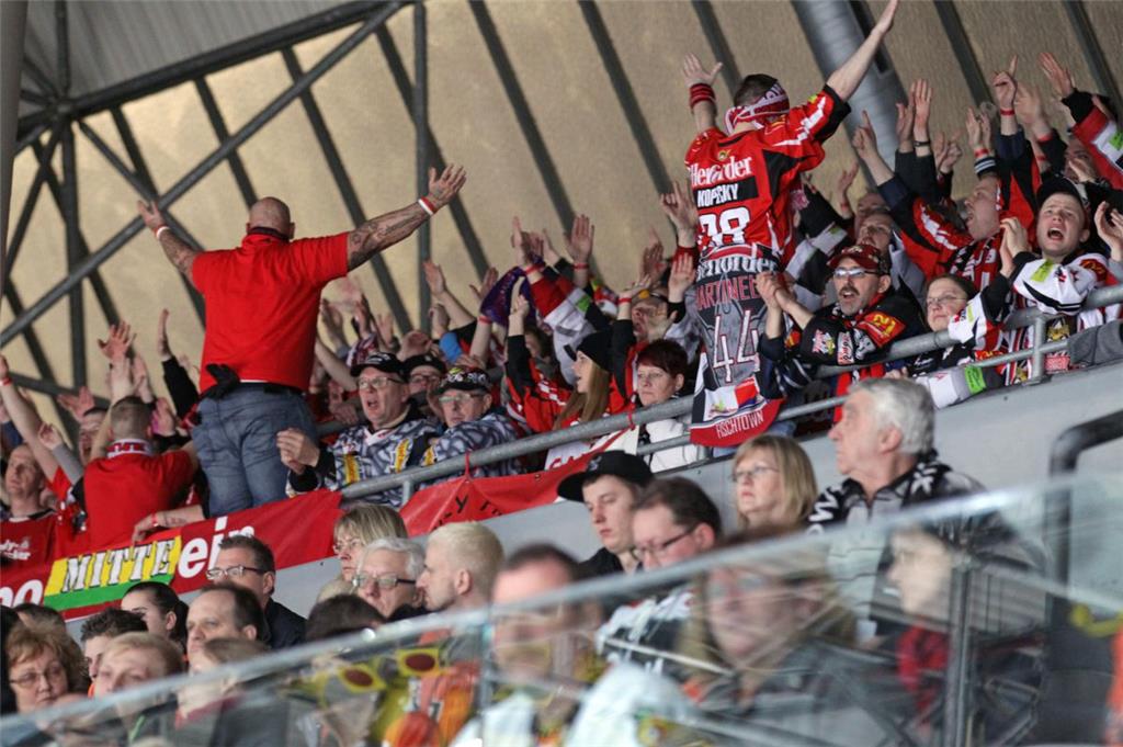 Der fünfte Sonderzug der Pinguins fuhr am 18. Januar 2015 nach Frankfurt. Wieder...