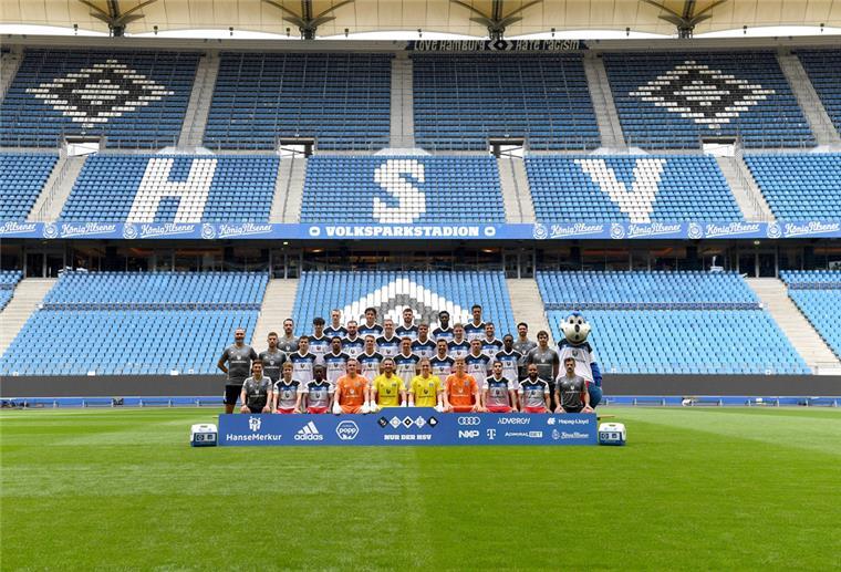 HSV spart Energie: Beleuchtung und Rasenheizung wird reduziert HSV: Mannschaft im Stadion