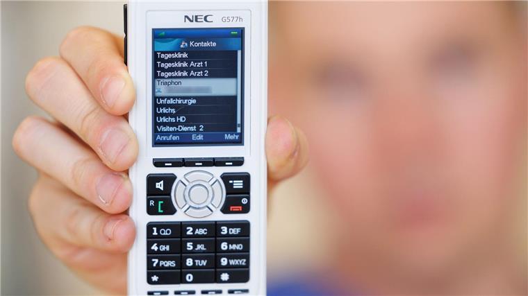 Eine Telefonnummer für schnelle Hilfe bei Sprachproblemen Der gemeinnützige Anbieter Triaphon bietet Arztpraxen und Kliniken einen schnellen Dolmetscherdienst.