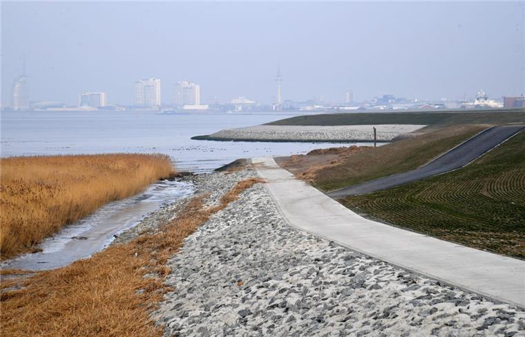 Bremerhaven: Der Offshore-Terminal könnte schrumpfen Der geplante Offshore-Terminal Bremerhaven könnte etwas kleiner ausfallen. Mit diesem Angebot will der Senat die Naturschützer zu weiteren Verhandlungen einladen.