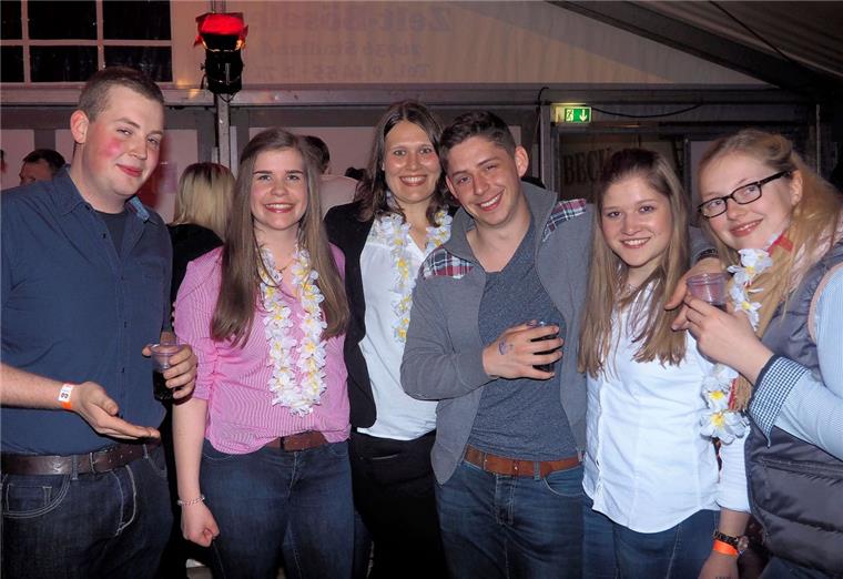 Party bis zum Melken: Beim Wersab(ä)er Weidenfest 2016 geht es wild zu Der gesamte Landkreis feiert in der Gemeinde Hagen: Auch Geestland war stark vertreten beim Wilden Wersab(ä)er Weidenfest. Foto Stehn