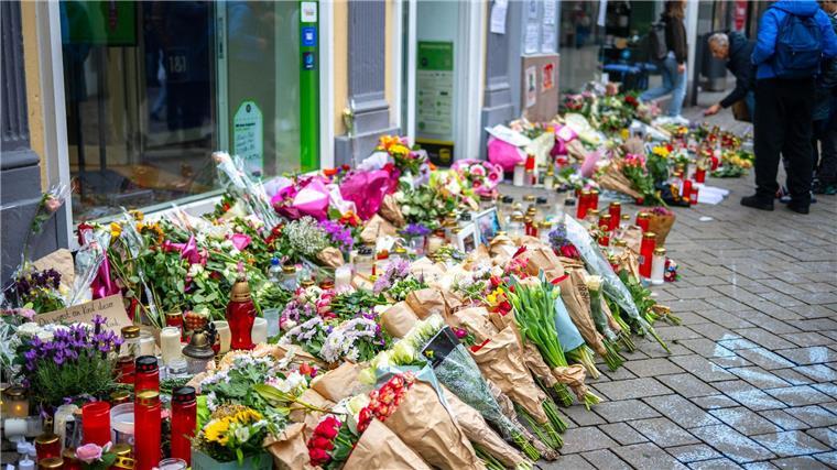 Der gewaltsame Tod des 21-jährigen Lorenz durch Schüsse aus einer Polizeiwaffe in Oldenburg hat große Betroffenheit ausgelöst. (Archivbild)